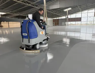 HD Floorpul Coral 85 industriële schrobzuigmachine in de praktijk