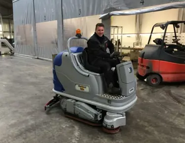 Veeg schrobzuigmachine diamond 100 in de praktijk