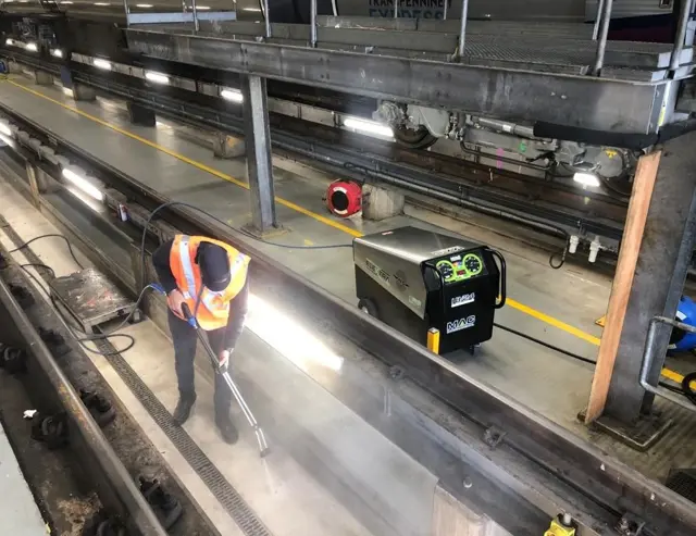 Emissievrije hogedrukreiniger in productieomgeving