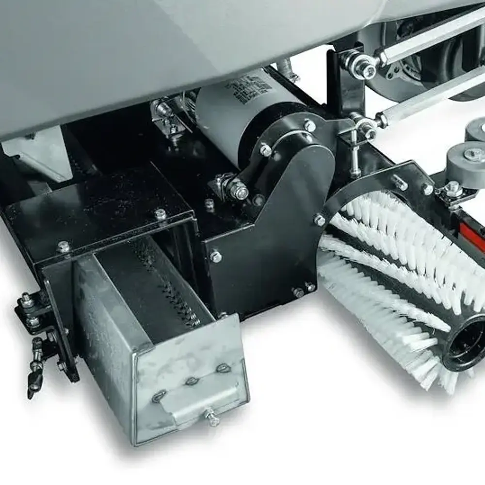 Floorpul Coral 70S zit-schrob-veegmachine in actie tijdens vloerreinigning