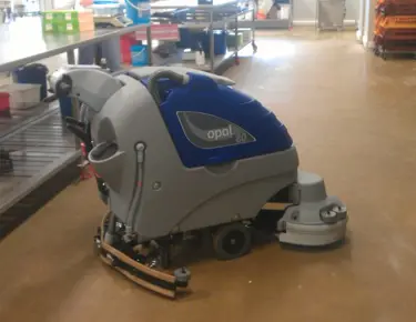 Achterloop schrobmachine schrobzuigmachine HD Floorpul Opal 80 in de praktijk.