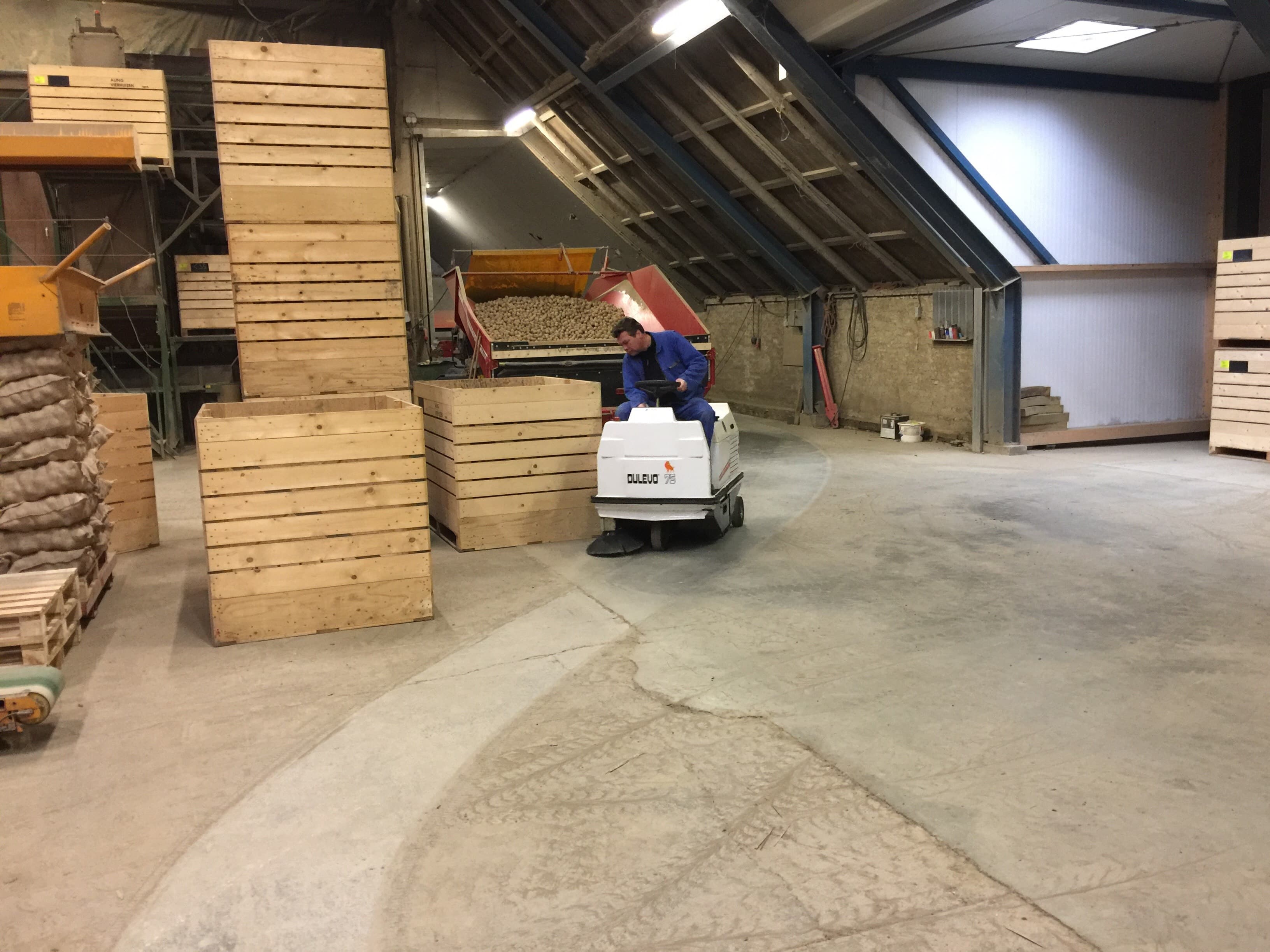 Industriële veegmachine Dulevo 75 product foto