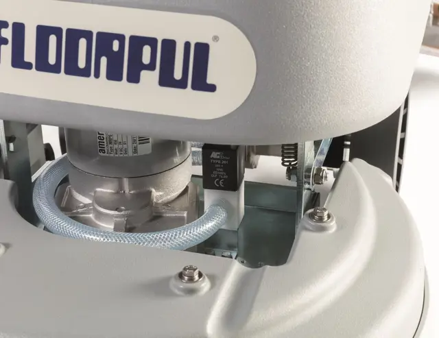 Een schrobmachine met tractie, de Ruby 48BLT