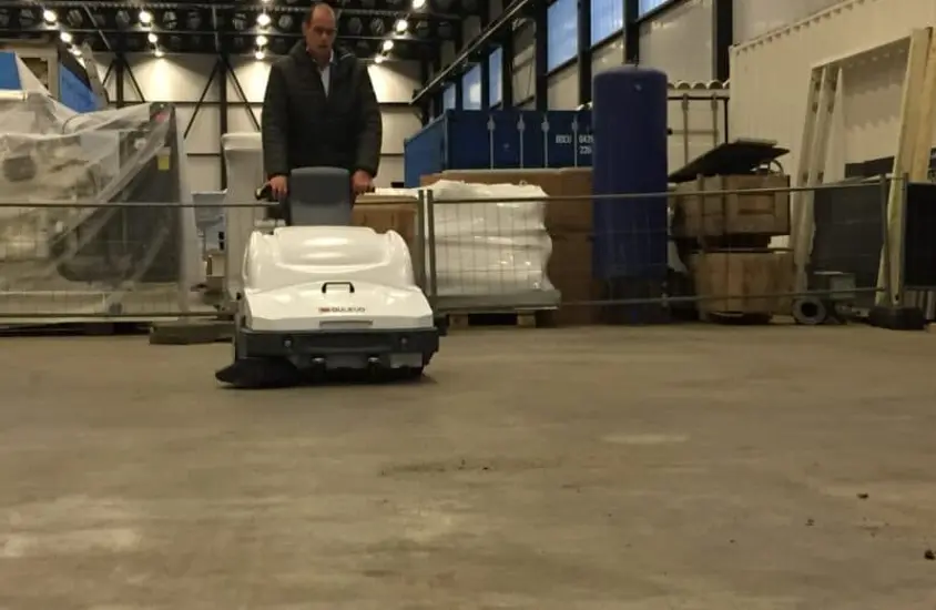 Industriële achterloop veegmachine 900EH