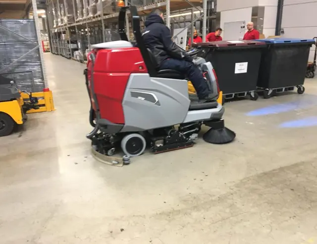 Meerdere machines van Floorpul kunnen u werk uit handen nemen. 