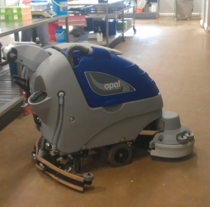 Achterloop schrobmachine schrobzuigmachine HD Floorpul Opal 80 in de praktijk.