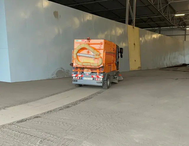 Veegwagen voor de betonindustrie