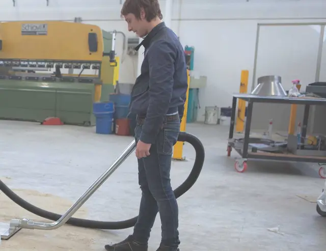Stof opzuigen industriële productielocatie