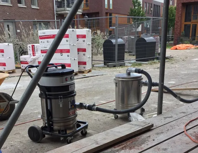 Industriele bouwstofzuiger voor op de bouwplaats