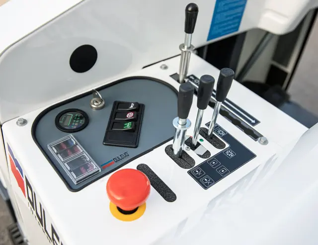 De veegmachine Dulevo 75 veegt in zeer industriële omgevingen