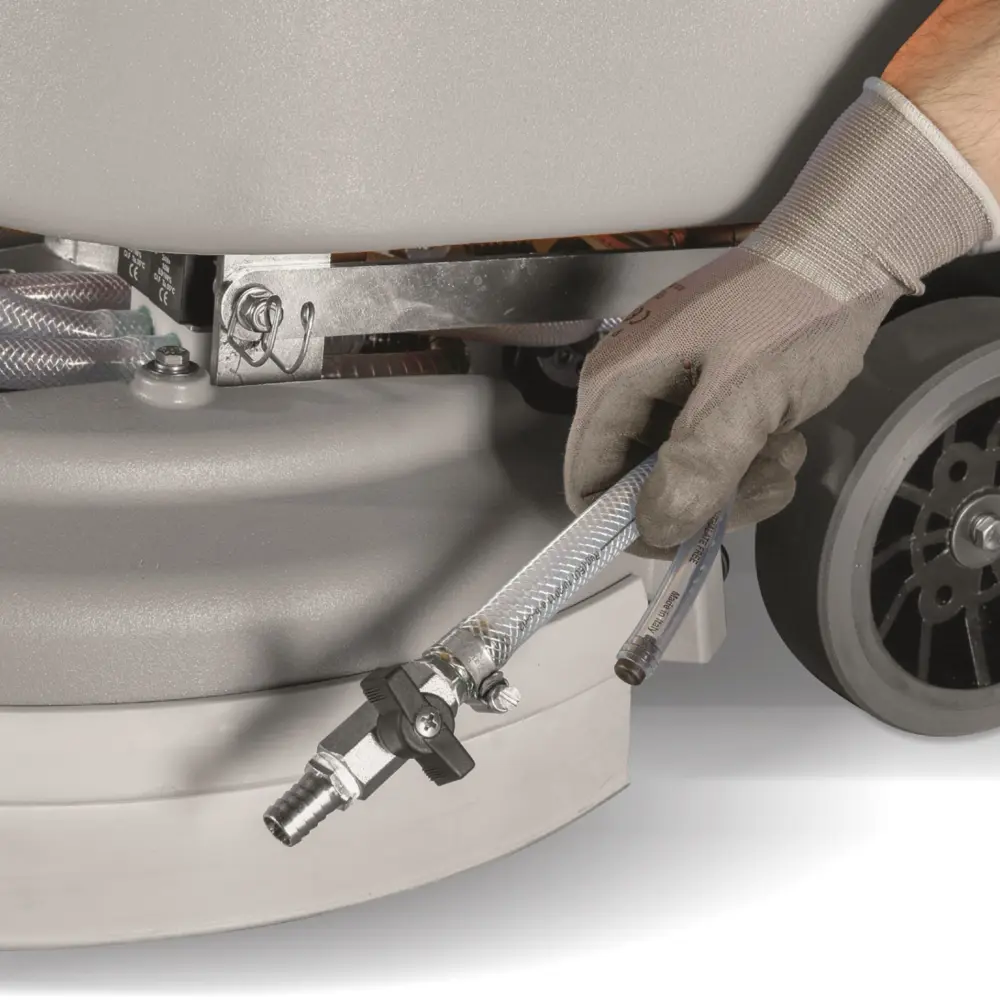 Schoonwatertank van de Floorpul Ruby 48BH schrobmachine met dosering