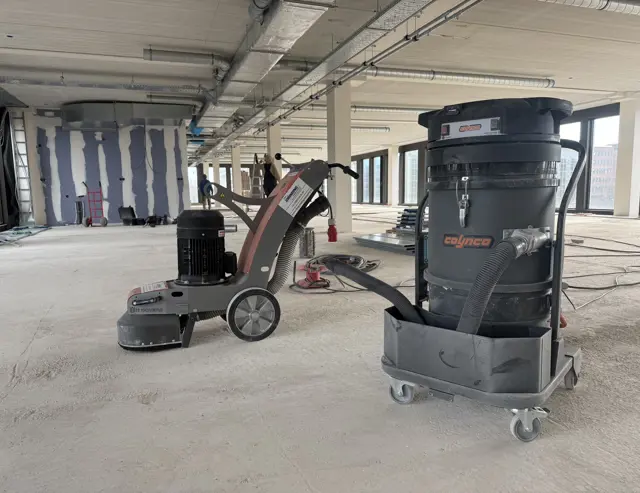 Vloerfrezen met de 350 ICLEAN industriele bouwstofzuiger