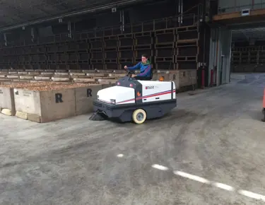 Industriële veegmachine Dulevo 100 *in de praktijk