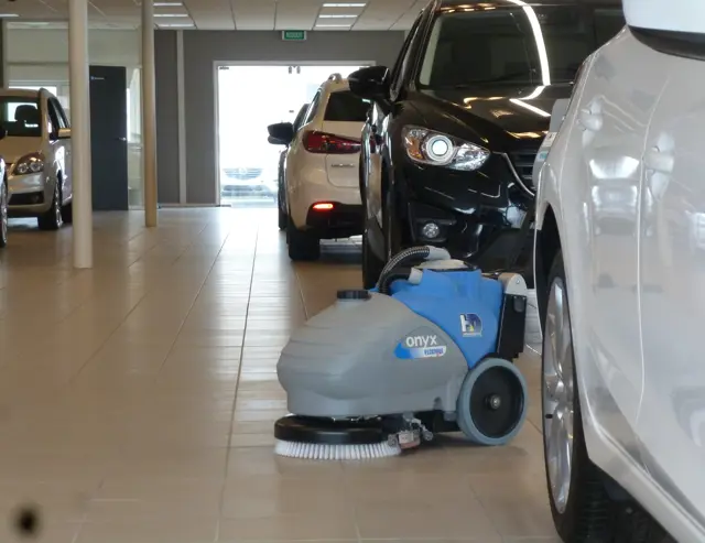 Floorpul Onyx 35B in een garage