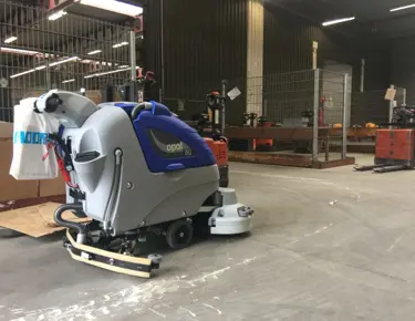 Achterloop schrobmachine schrobzuigmachine HD Floorpul Opal 80 in de praktijk.