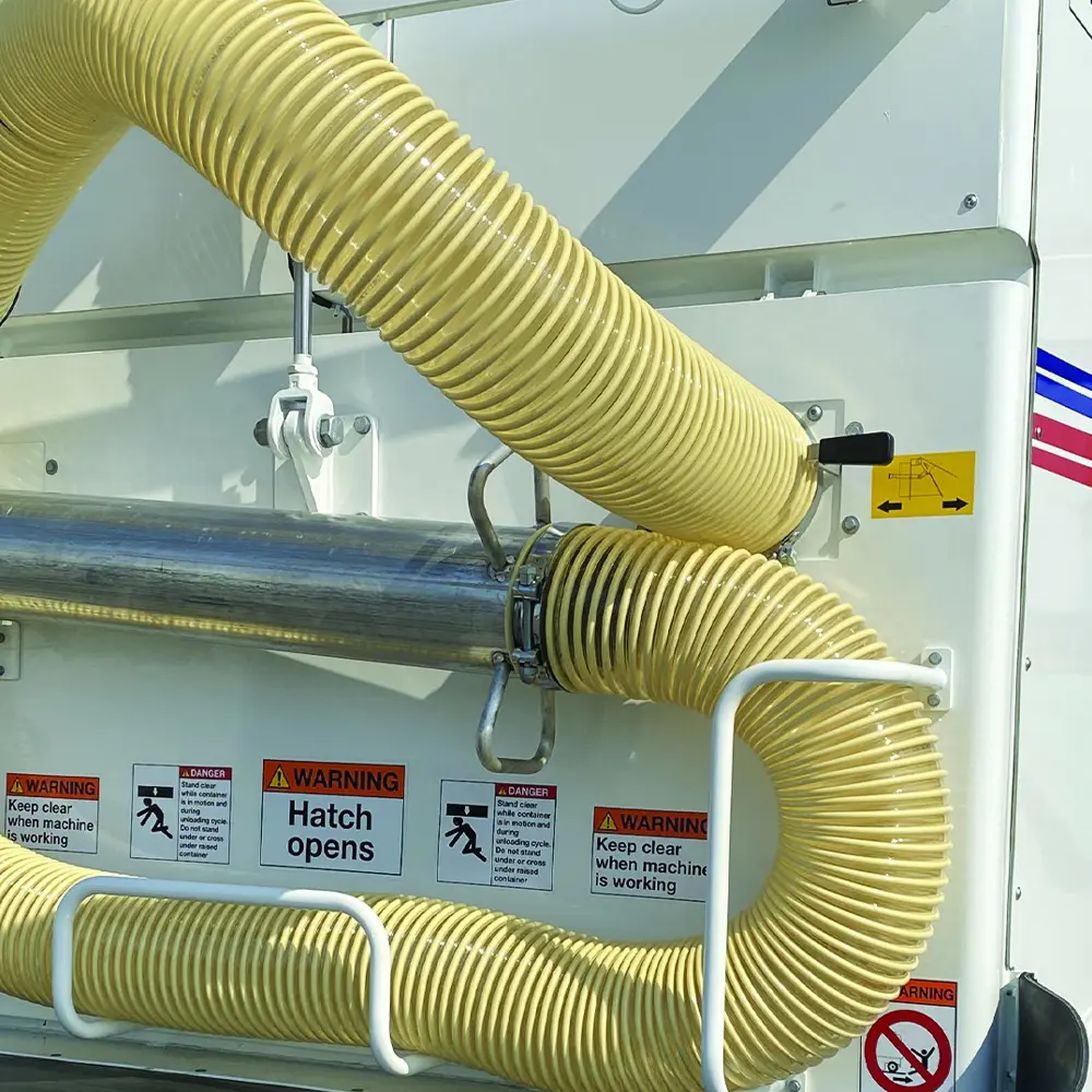 Zuigslang aan achterzijde Dulevo D3 voor krachtige stofafzuiging