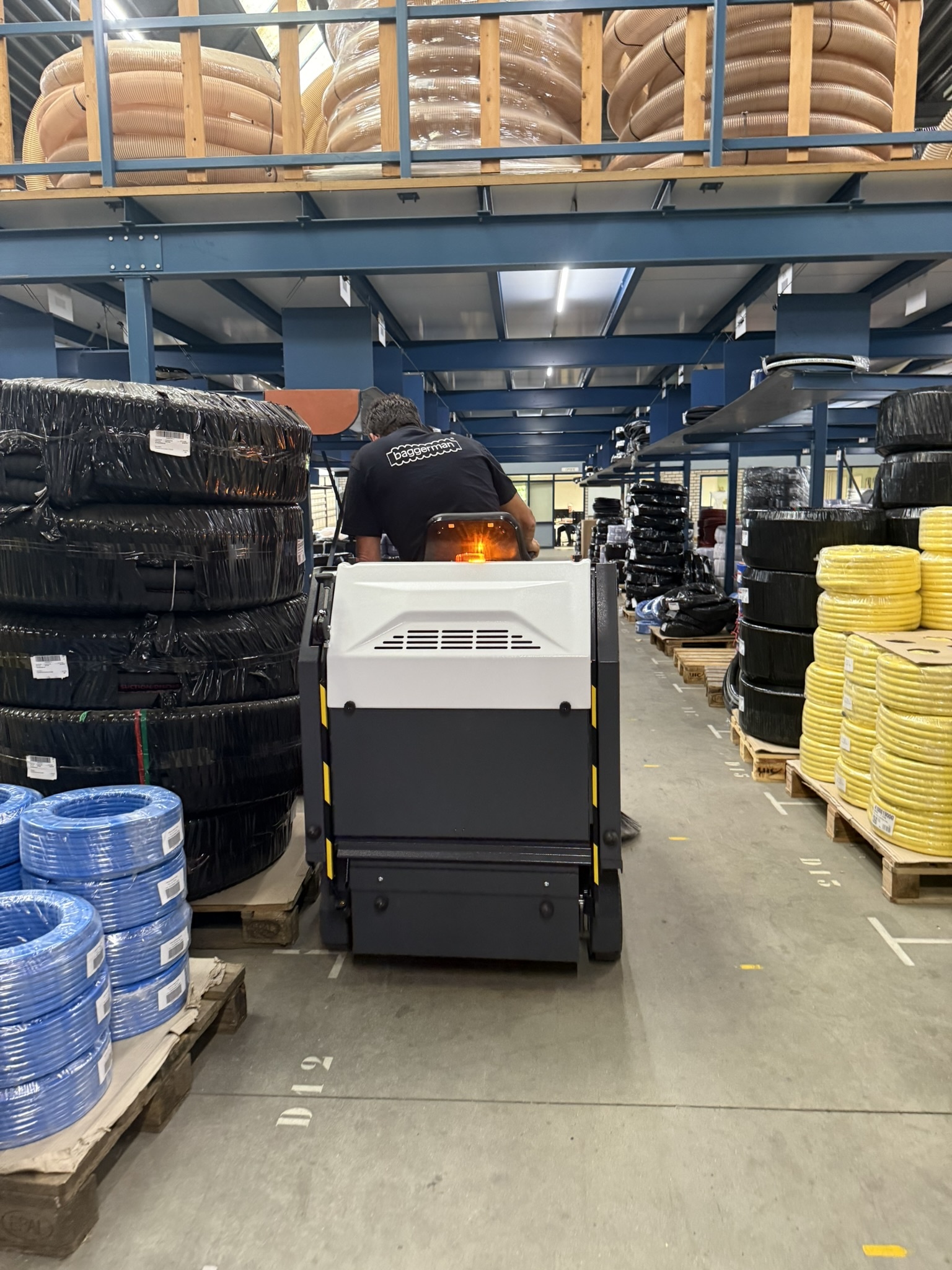 Industriële veegmachine voor grote opervlaktes