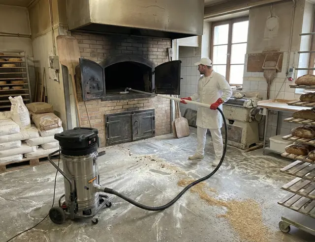 Oven uitzuigen met de WM 220 Basic Oven voedingsmiddelenindustrie