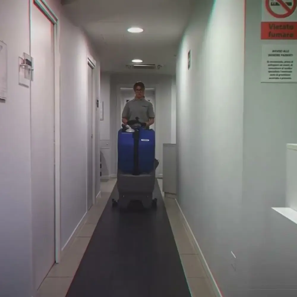 Floorpul Quartz 50 stand-on schrobmachine voor professionele vloerreinigning in Nederland