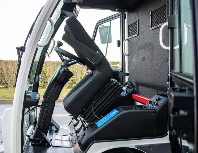 Comfortabele cabine van de Dulevo 850 veegwagen