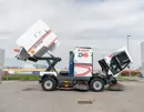Dulevo D6 Veloce met geheven container en geopende cabine voor onderhoudstoegang