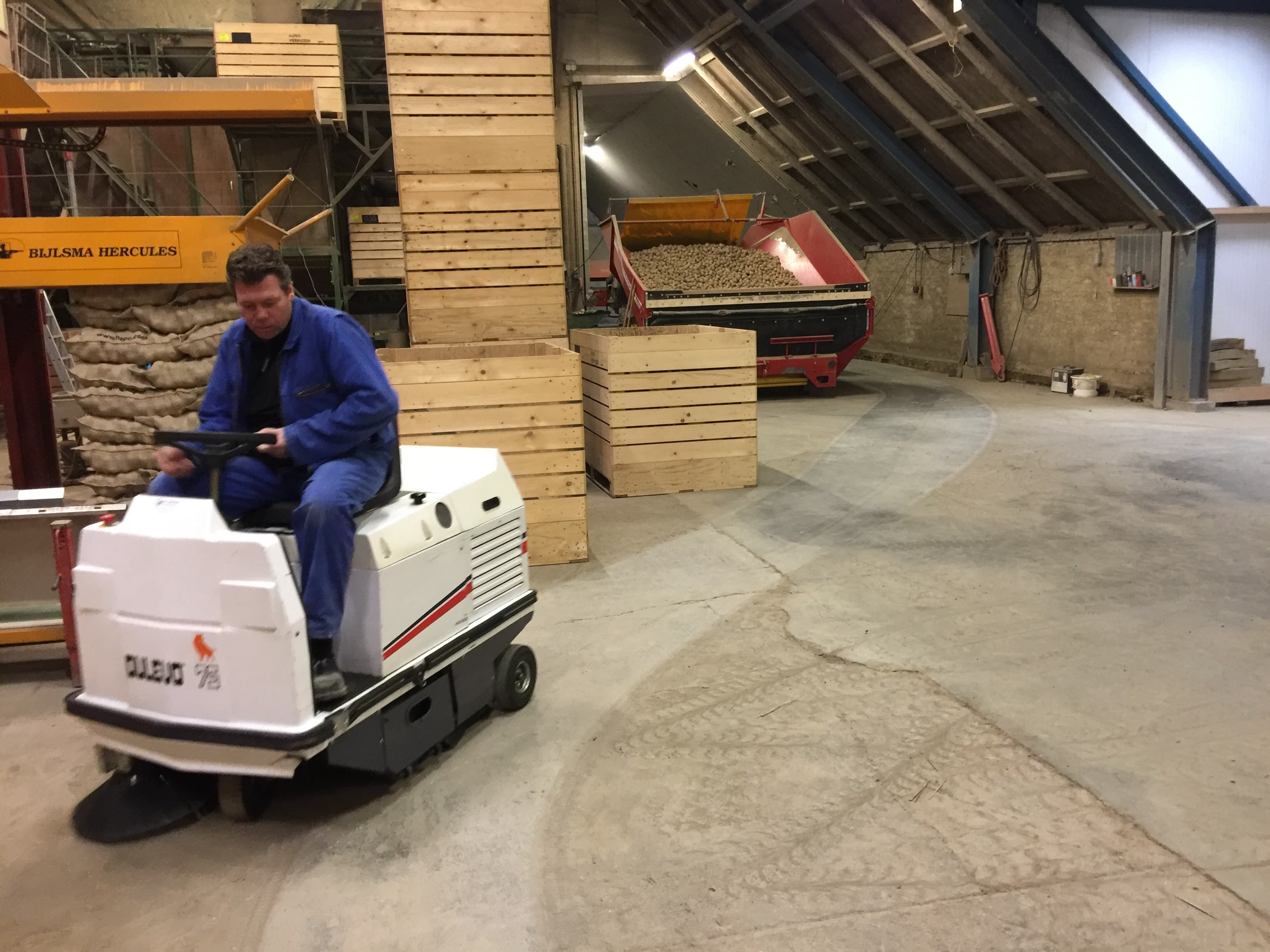 Industriële veegmachine Dulevo 75 product foto