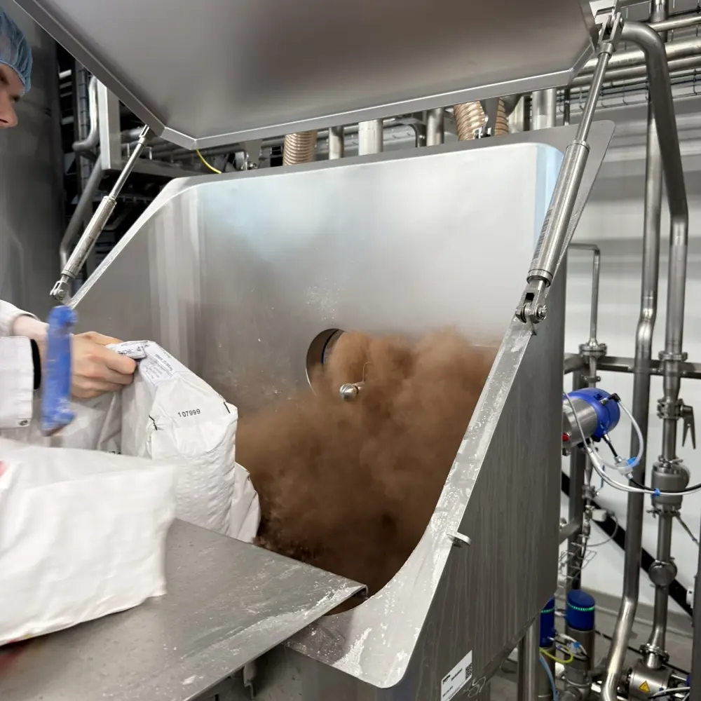 Coynco DTX2500 ICLEAN ATEX zone 2-22 bij poederafzuiging met zichtbare stofwolk