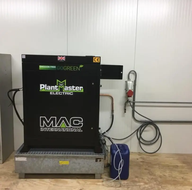 Plantmaster E4  emissievrije elektrische hogedrukreiniger tijdens demonstratie