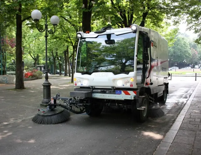 Dulevo 850 in park