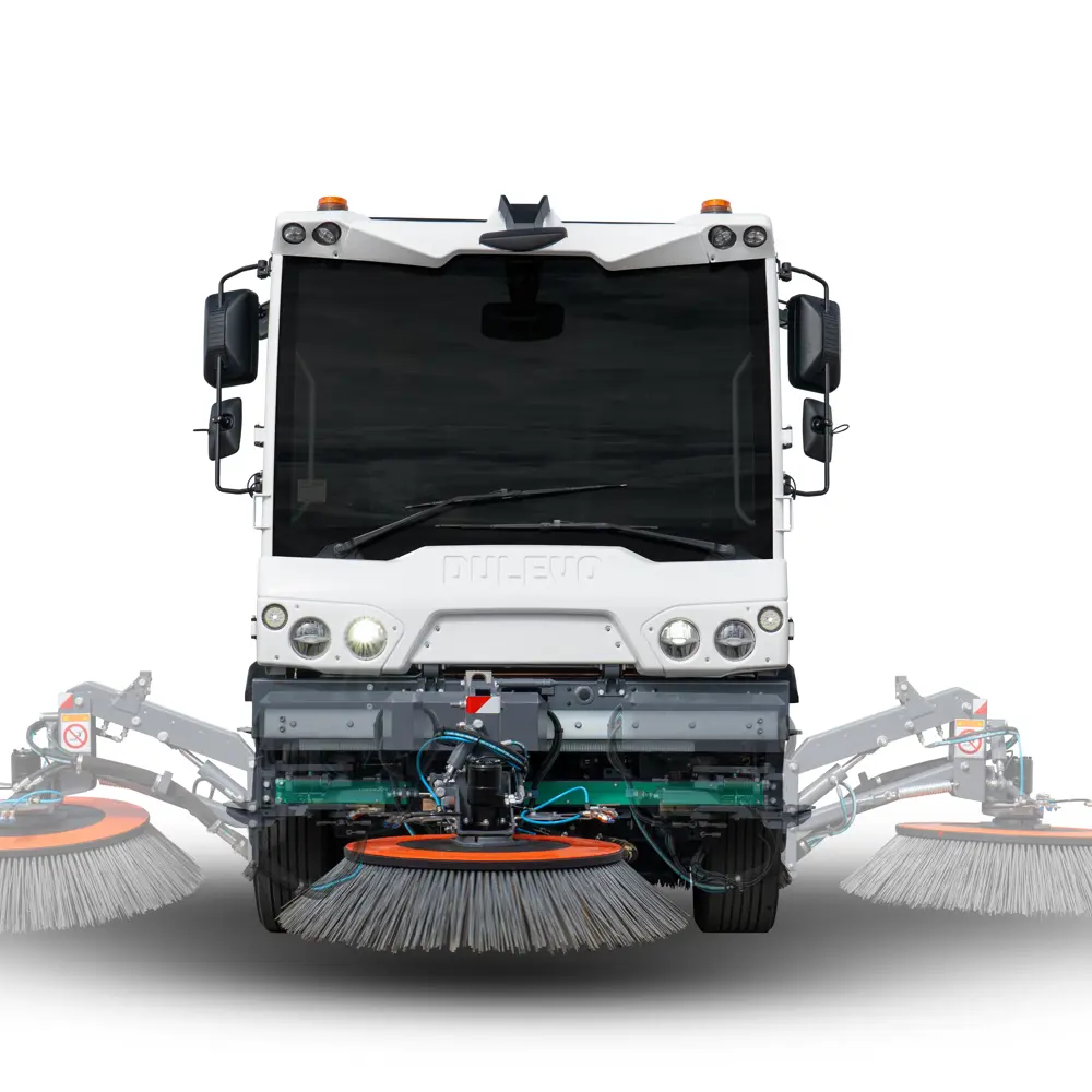 Dulevo D6 Veloce straatveegmachine vooraanzicht met twee zijborstels op witte achtergrond