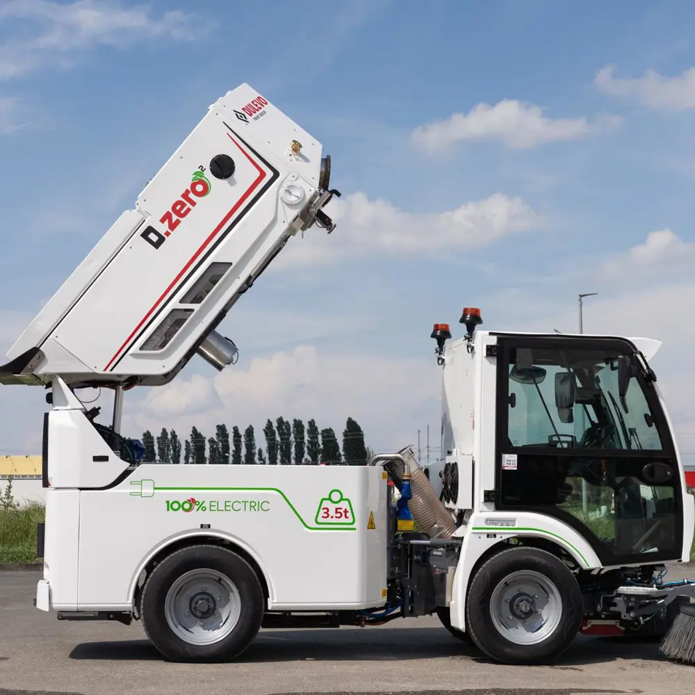 Dulevo Dzero2 elektrische veegwagen met opgeheven vuilcontainer voor lediging