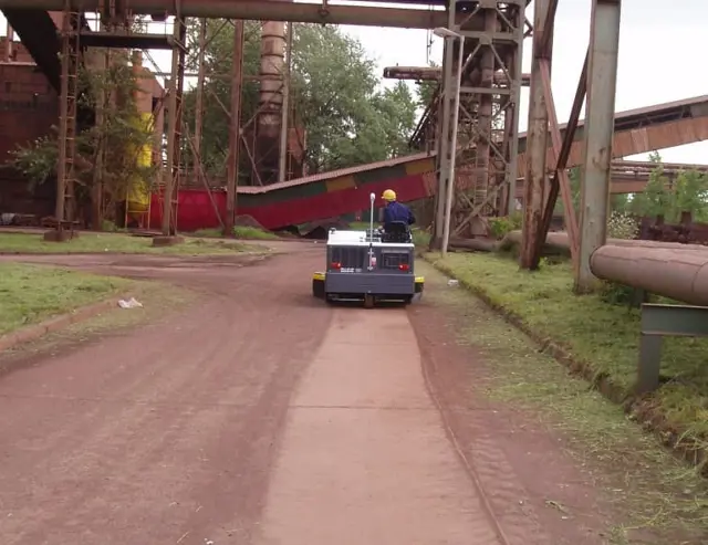 Cementstof beheerst op de grootste schaal. Met de Dulevo veegmachine kan cementstof zonder problemen geveegd worden.