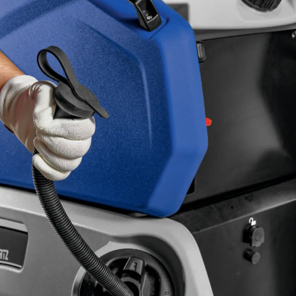 Schoonwatertank van de Floorpul Quartz 50 schrobmachine met dosering