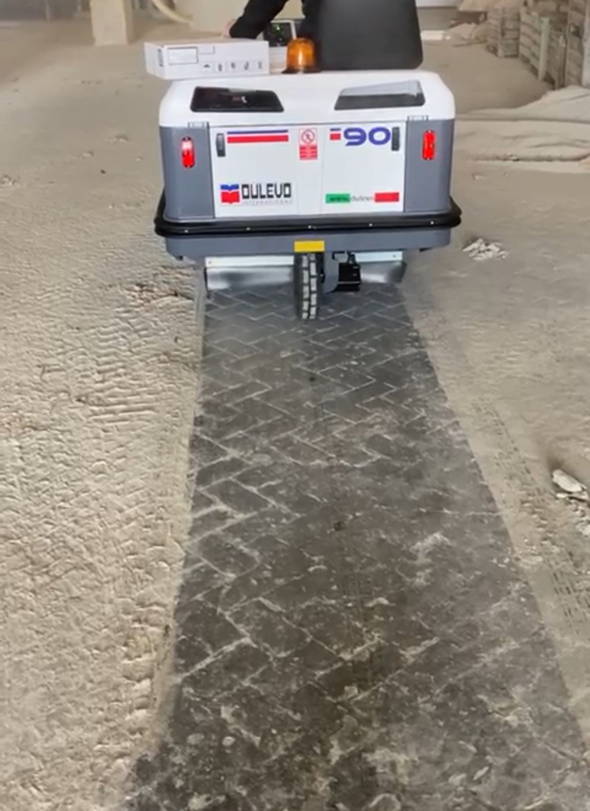 Veegmachine voor de bouw