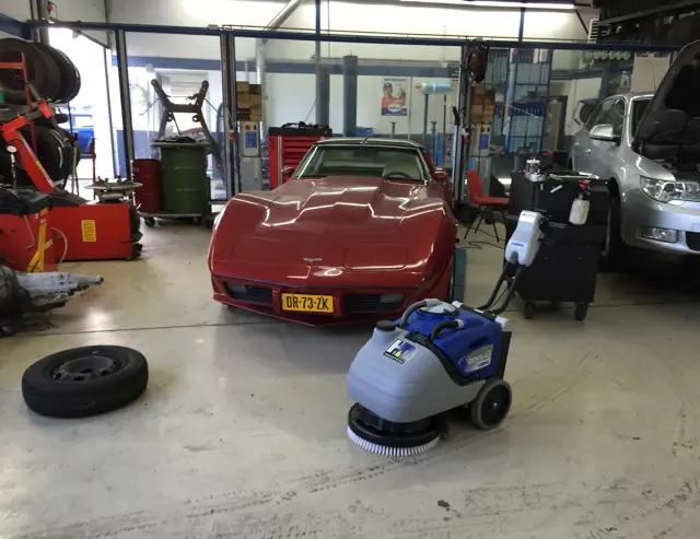 De bediening van de schrobmachine Onyx 43B is uiterst eenvoudig