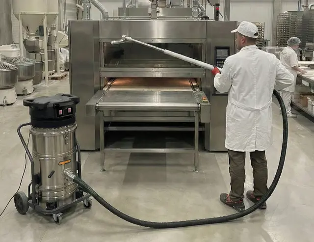 Uitzuigen industrie oven installatie met de WM 220 Basic Oven