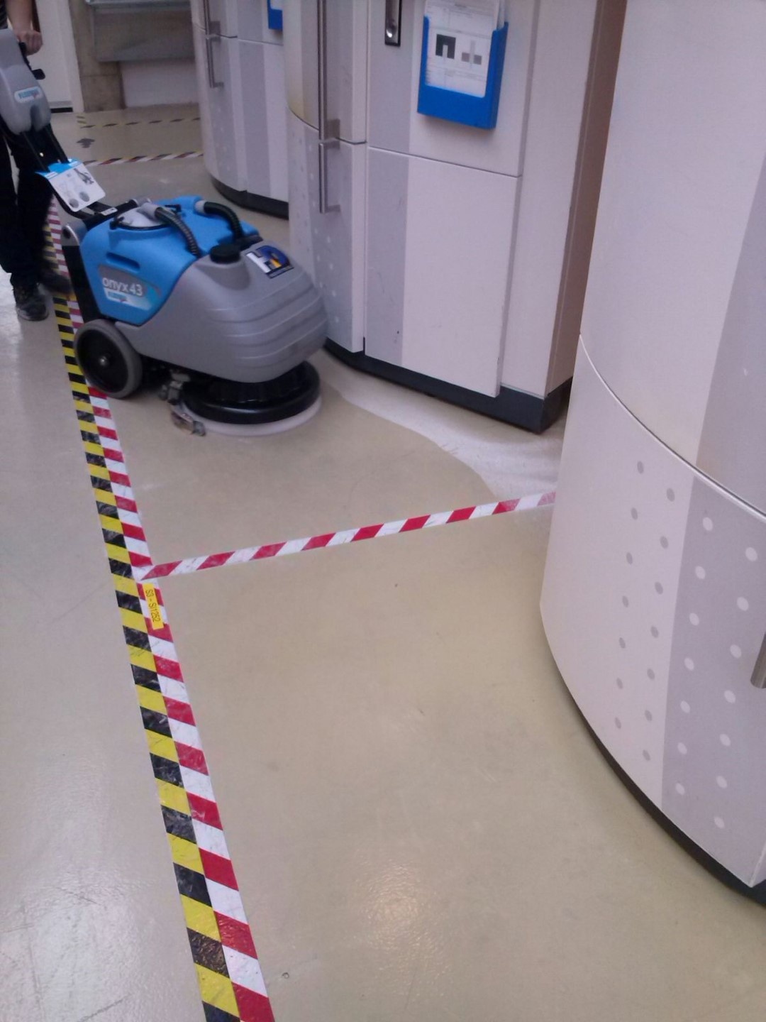 schrobmachine voor metaalbewerking