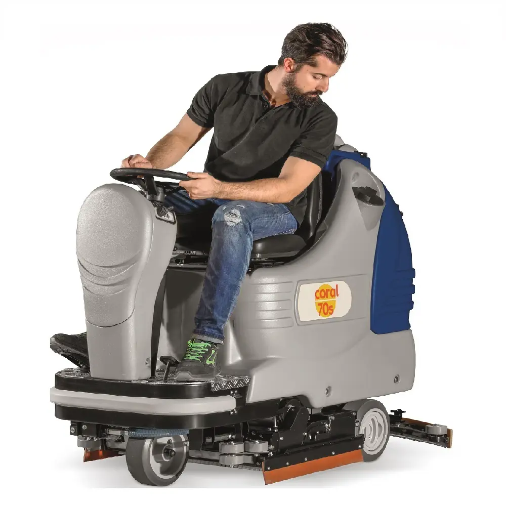Floorpul Coral 70S zit-schrob-veegmachine in actie tijdens vloerreinigning