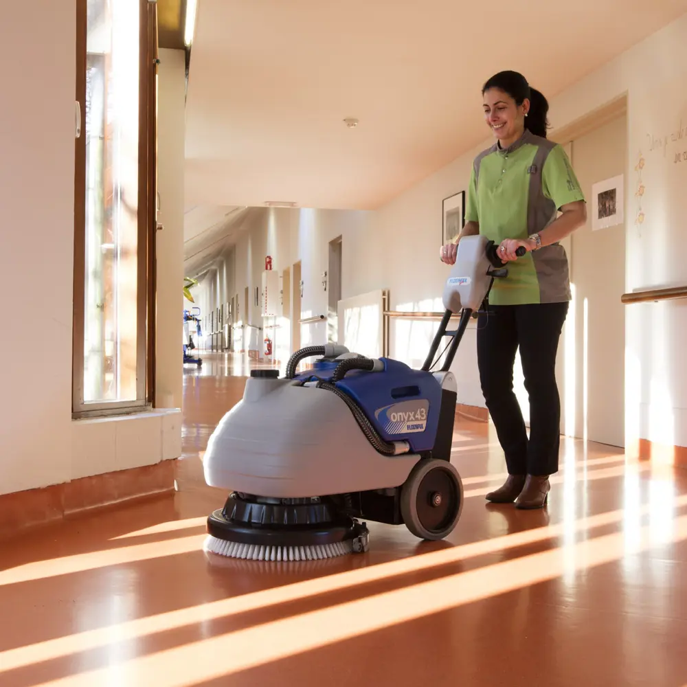 Floorpul Onyx 43B compacte achterloop-schrobmachine voor professionele vloerreinigning in Nederland