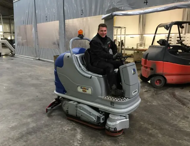 Schrobmachine Floorpul Diamond 100S voor de agrarische sector