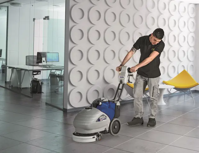 schrobmachine compact voor schoonmaakbedrijven