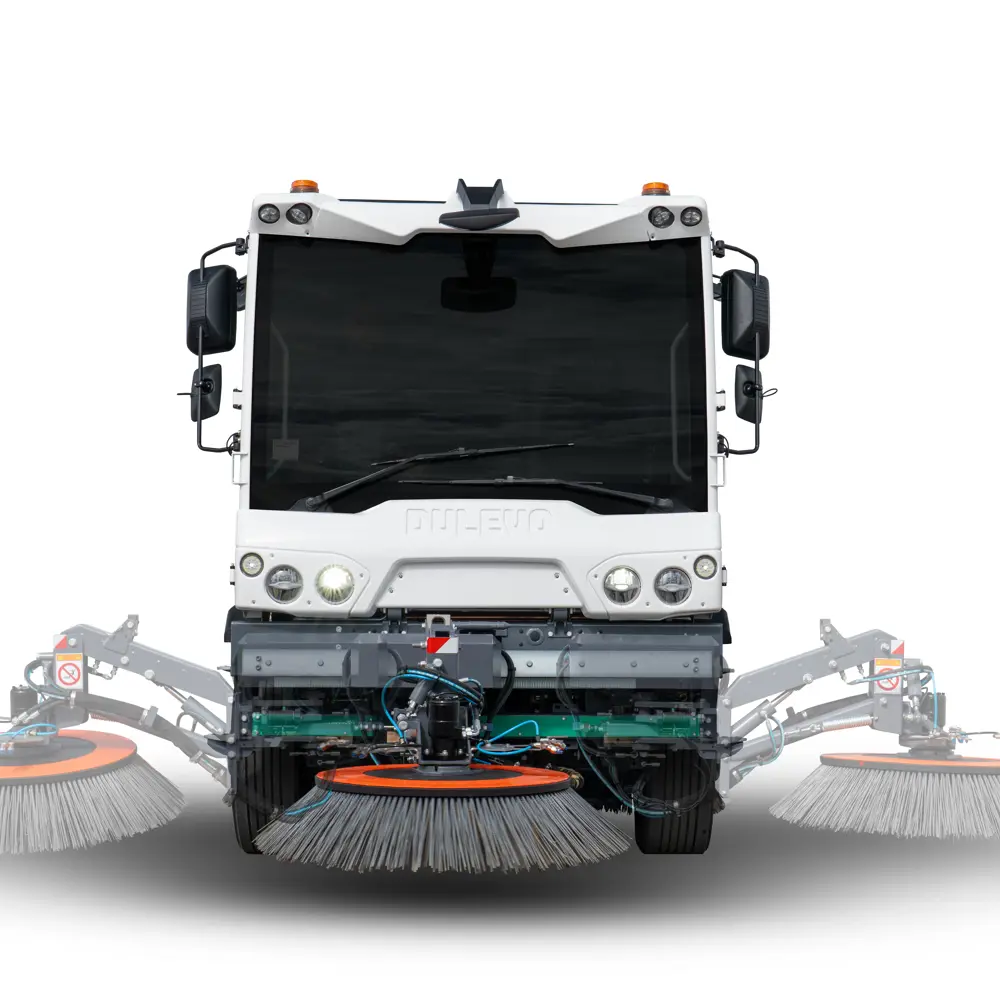 Dulevo D6 straatveegmachine van voren met uitgeklapte zijborstels